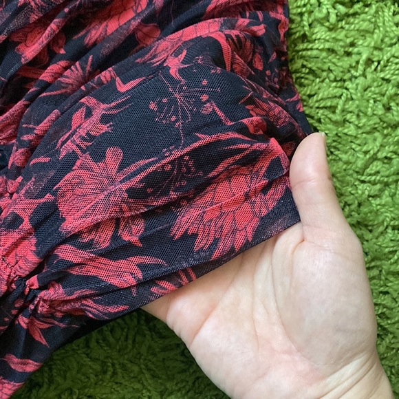 Red Blouse *NEW NEVER WORN* - Picture 4 of 9